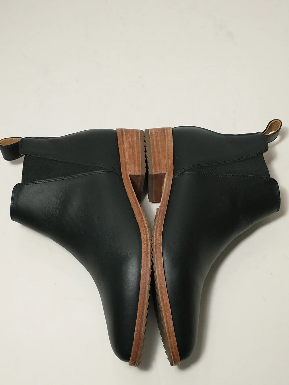 LIKE NEW Nisolo Made In Peru, Black Leather Pointed Toe Bootie, Size 6.5